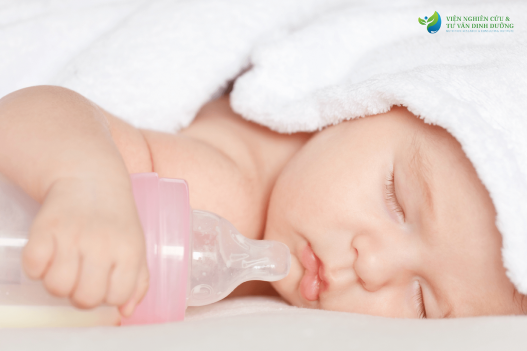 Có nên cho trẻ uống sữa trước khi đi ngủ?